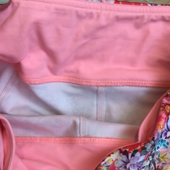 Lululemon flowabunga pace crops sz 4 pristine - Picture 3 of 8